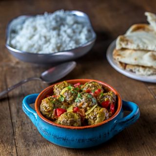 Kofta kari indian lamb meatballs with curry sauce. Spicy and delicious! | ethnicspoon.com