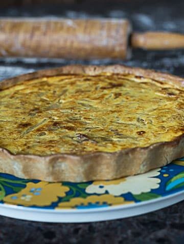 Zweibelkuchen: German onion quiche, creamy an delicious. | ethnicspoon.com