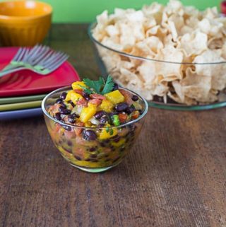 2 minute spicy mango pico de gallo salsa | ethnicspoon.com