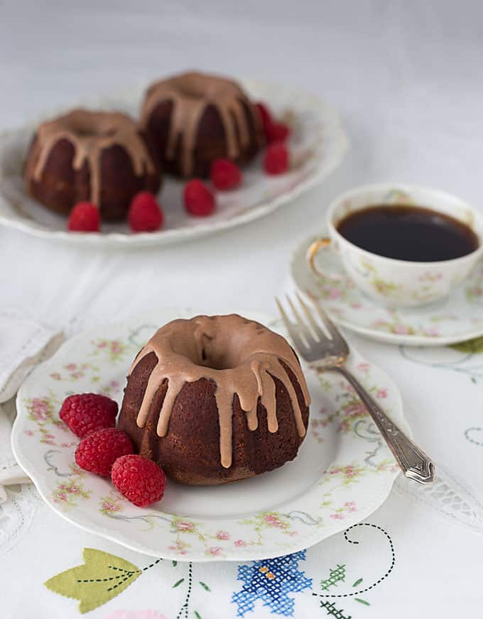 Aunt Lou's Old Fashioned Chocolate Cake recipe | ethnicspoon.com