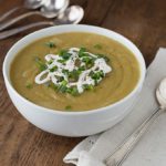 Quick and easy Irish potato leek soup recipe | ethnicspoon.com