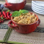 Thai red curry chicken with robust sweet and savory flavors and some heat too! A super easy recipe! | ethnicspoon.com