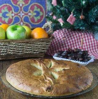 A traditional French Christmas bread: sweet olive oil bread or Pompe à l'huile. | ethnicspoon.com