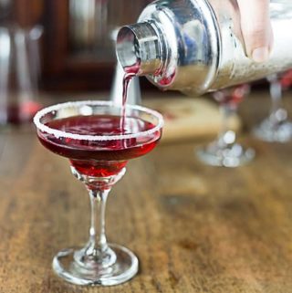 My Valentines Day favorite cocktail: Pomegranate Margarita. Sweet, tangy, light and refreshing pomegranate margarita with a sugar rimmed glass adds a nice contrast of flavors. | ethnicspoon.com