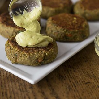 Try a healthy burger with amazing flavors! Spicy curry lentil burgers with a creamy rich avocado yogurt sauce kicked up with a little chili powder. #vegetarian | ethnicspoon.com