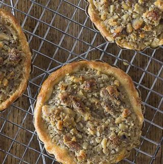 You will love these Tartelettes au Noix! French walnut tartlets are crunchy and creamy caramelized filling with a hint of orange and similar to pecan pie. | ethnicspoon.com