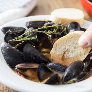 Like mussels? You have to try this recipe. Tender and tasty mussels in a spicy tomato broth will rock your tastebuds! This recipe comes together really quick too! Dip in a nice crusty bread and you will be soaking up every drop! The secret ingredient: spicy RO*TEL tomatoes and chiles to kick it up a notch! | ethnicspoon.com