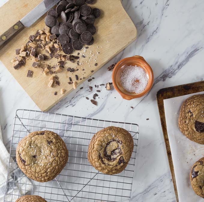 You might like chocolate chip cookies but this English toffee, brown butter chocolate chunk cookie with sea salt is nothing short of amazing! Trust me this needs to be on your bucket list of things to bake. | ethnicspoon.com