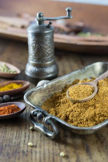 A metal tray with ras el hanout.