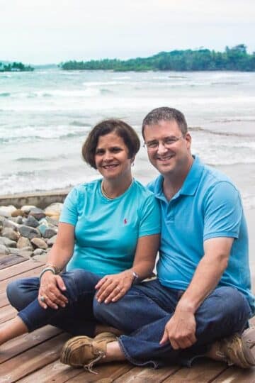 A photo of Analida and Tom on the beach poolside.