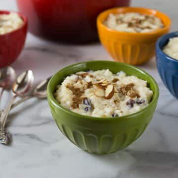 A photo of arroz con leche or Latin American style rice pudding.
